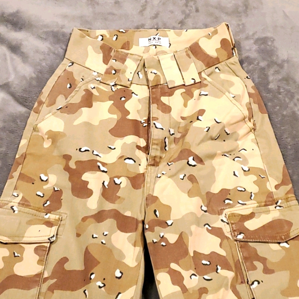 BNWOT Desert Storm Camo Army Pants